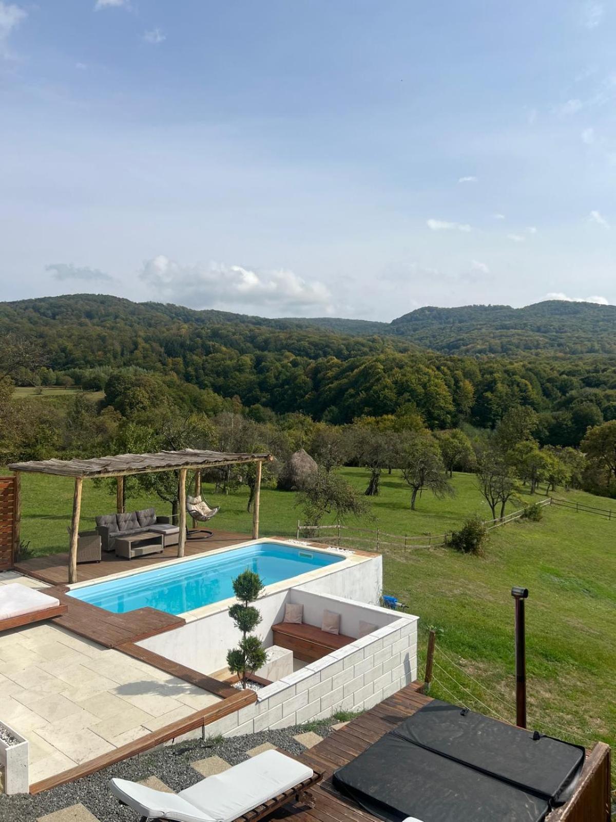 Le Chalet M - Cabana Cu O Panorama De Poveste. Surdesti  Exterior photo