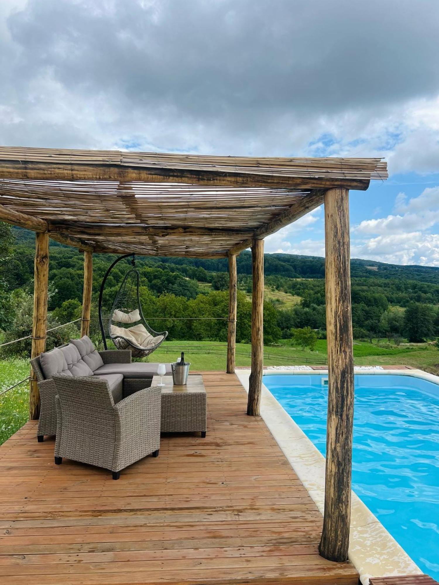 Le Chalet M - Cabana Cu O Panorama De Poveste. Surdesti  Exterior photo
